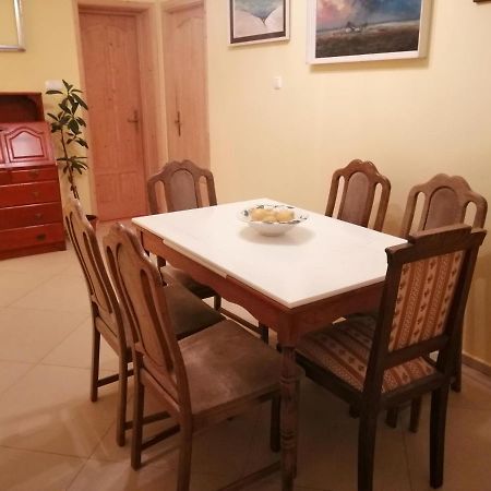 Vizaknai Apartmanhaz Szekesfehervar Exterior photo
