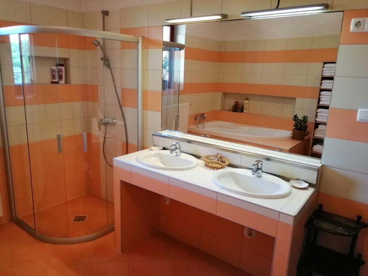 Vizaknai Apartmanhaz Szekesfehervar Exterior photo