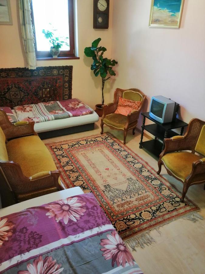Vizaknai Apartmanhaz Szekesfehervar Exterior photo